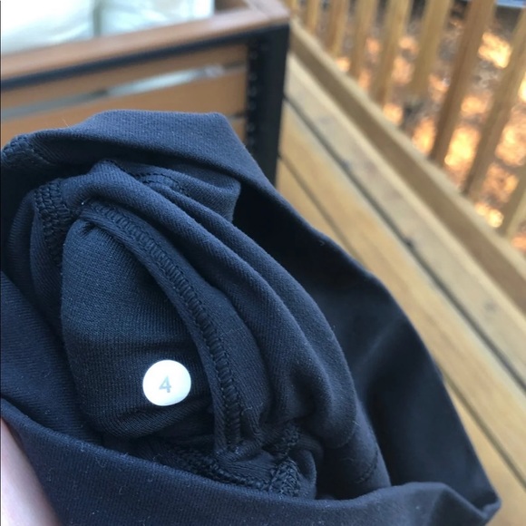 Lululemon 4 HR wunder unders! - Picture 2 of 4